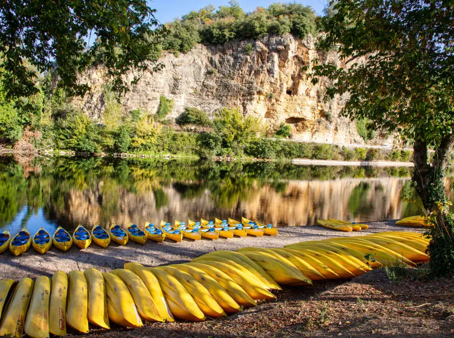 canoë au depart du parcours canoë Vitrac Beynac