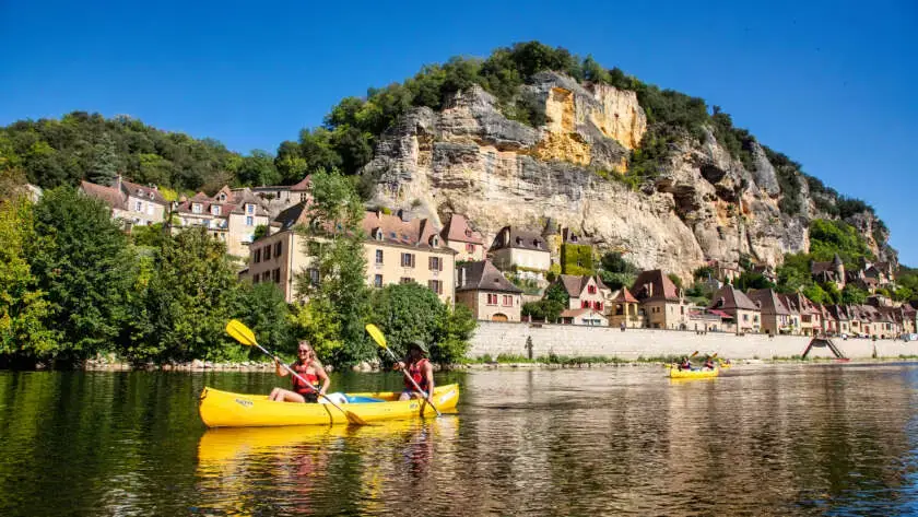 Canoe jaune sur la Dordogne