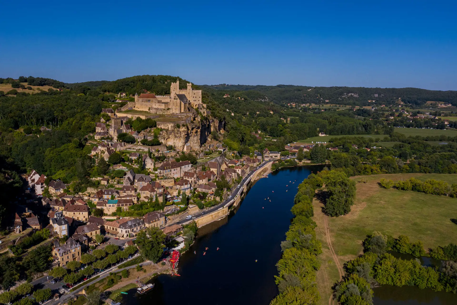 vue arienne du village de Beynac
