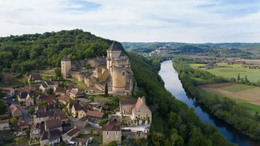 Vue aerienne du chateaud de Castelnaud-la-chapelle